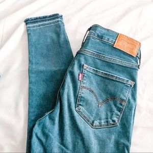 NWOT LEVI’s 720 High Rise Super Skinny Jeans
